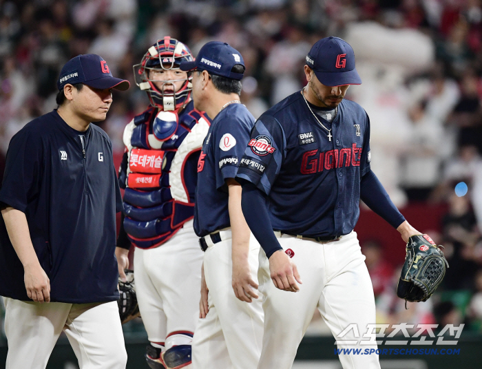 Velazquez, who failed to endure even in the fifth inning, renewed his worst pitching by allowing 3 home runs  6 runs → ERA 8.87…How long are you going to watch? 