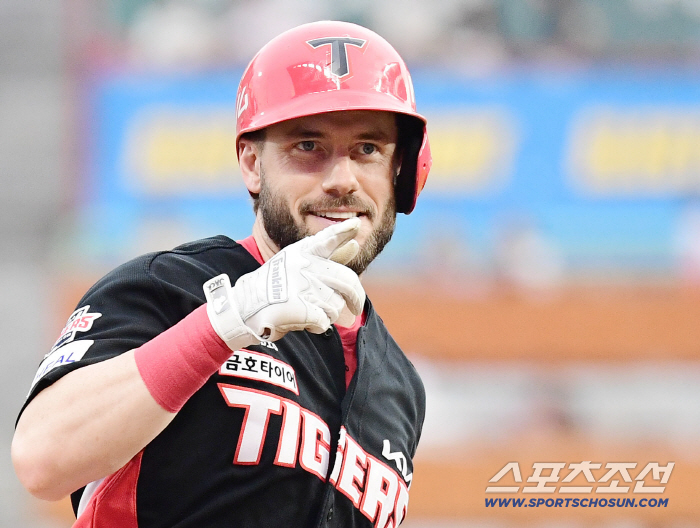 We won't break up like this, right? KIA's No. 1 home run hitter can't play again today 