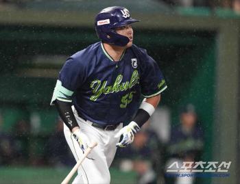 With 17 home runs in 33 games and one run in 33 innings, this is why ML scouts are flocking, and the expected contract of 210 billion won 