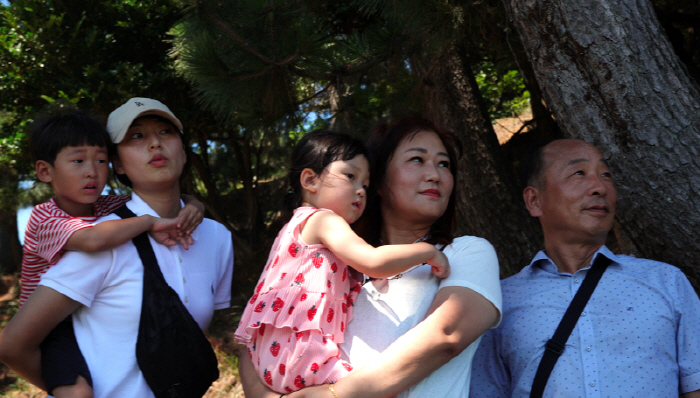 You're so young, but you're a grandmother..Sun-ok's 'The First Grandchild at the Age of 45' is going back on track (Human Theater)