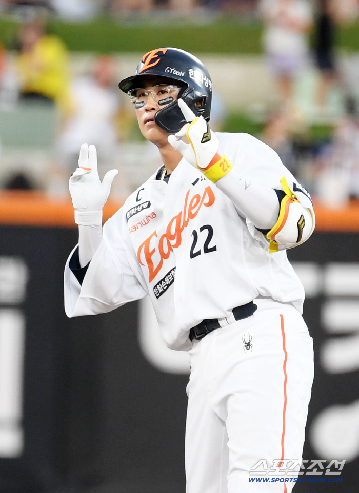 A 0.356 batting average. Chae Eun-sung, the troubleshooter, returned to the Hanwha lineupPark Jung-hyun and Jang Kyu-hyun will be canceled to aim for two consecutive weekend games against Samsung