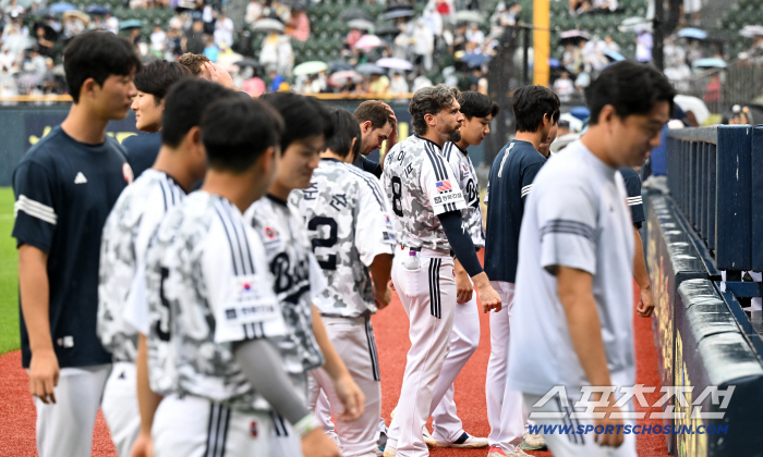 Ahn Jae-seok's ceremony of Doosan Bears, which was disappointed by the news of the cancellation of the rain, changed his mind. 