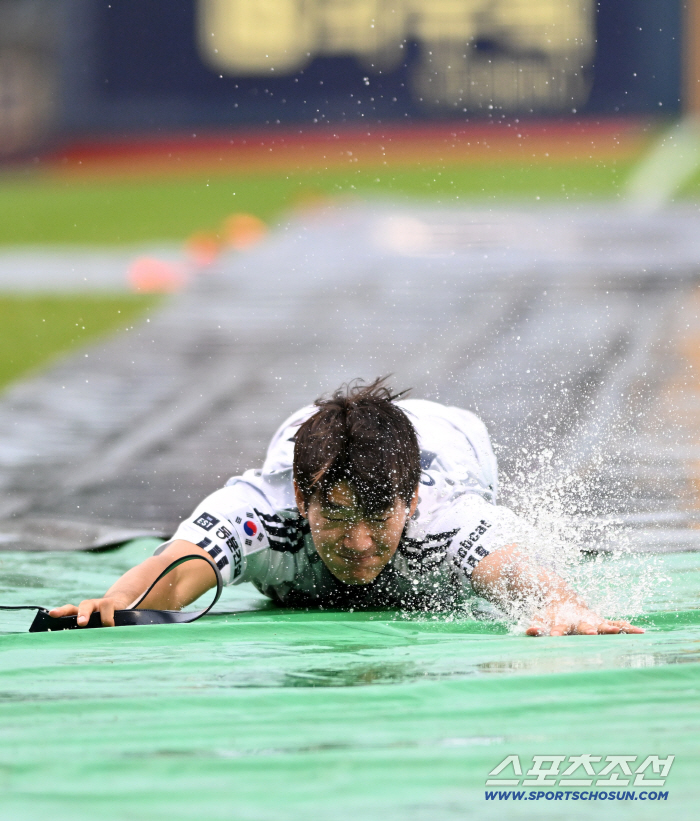 Are you teasing a baseball fan? Silly Jamsil Sky → Let's cancel the match against LG Doosan. It doesn't rain at all