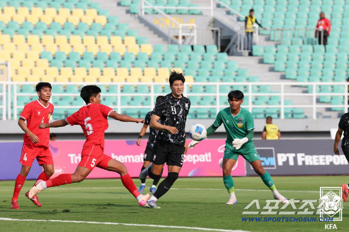 Cho Sang-hyuk's hat trick Lee Min-sung-ho wins 7-0 against Laos in the U23 Cup qualifying round! Reservation for 2 consecutive wins X 1st place in Group 1