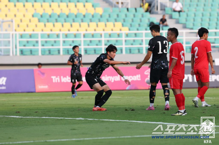 Cho Sang-hyuk's hat trick Lee Min-sung-ho wins 7-0 against Laos in the U23 Cup qualifying round! Reservation for 2 consecutive wins X 1st place in Group 1