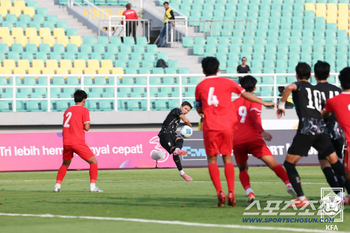 Cho Sang-hyuk's hat trick Lee Min-sung-ho wins 7-0 against Laos in the U23 Cup qualifying round! Reservation for 2 consecutive wins X 1st place in Group 1