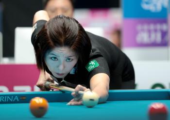 Dramatic drama director Kim Ga-young and Throw succeeded in advancing to the semifinals after a close race in the full set