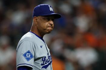First at-bat strikeout → What's wrong with Kim Hye-sung as a substitute? Coach Roberts, who brought up the platoon, lost his composure amid the team's sluggish performance