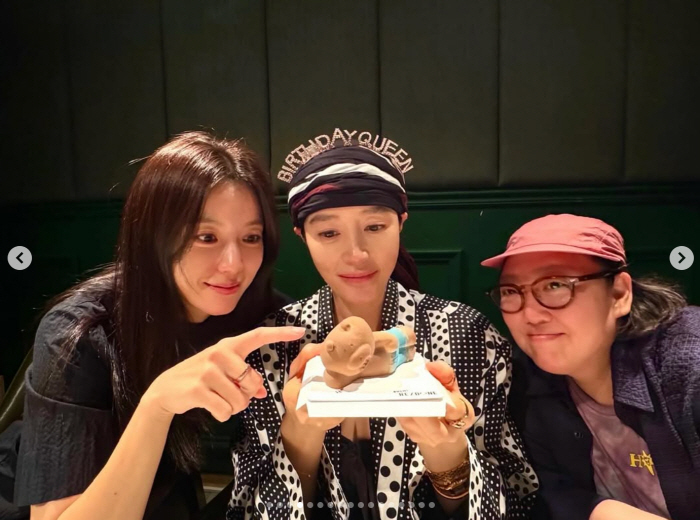 From Han Hyo-joo to Han Ji-min..Kim Hye-soo, have a long and prosperous birthday party with the actresses
