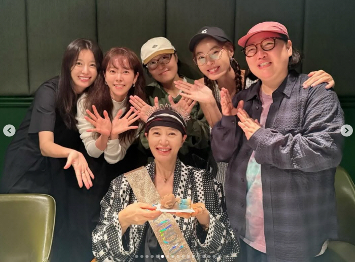 From Han Hyo-joo to Han Ji-min..Kim Hye-soo, have a long and prosperous birthday party with the actresses