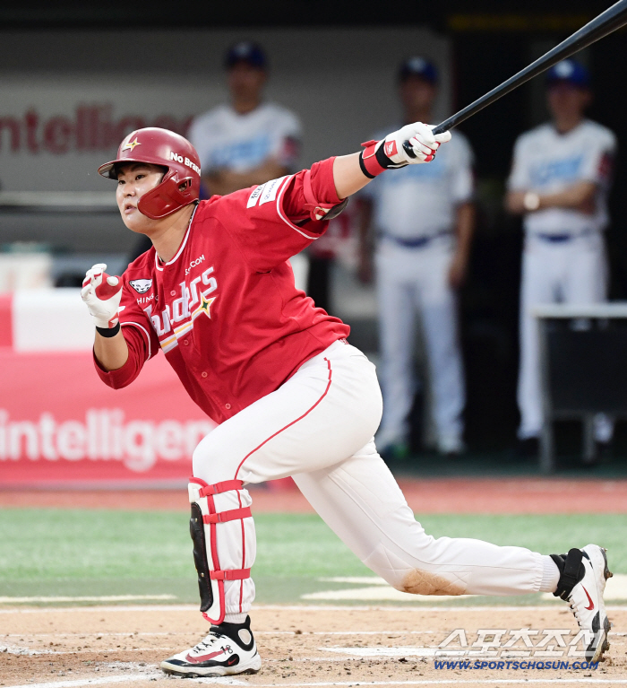 He always hit ground balls and ran, but 7G, 5 home runs, 10 RBIs, crazy. What happened in the second division? 