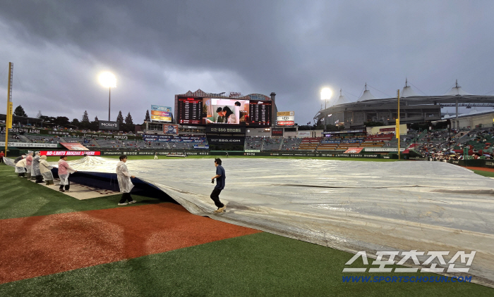 Is it lucky for Lotte to lose three games in a row? Incheon Rain Cancelled After Heavy Rain, SSG's 4th consecutive victory was suspended due to rain (Incheon Site)