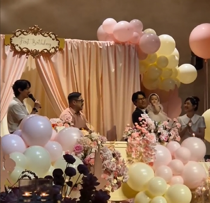 Jang Su-won, a late daughter's first birthday party..Luxury goods, too