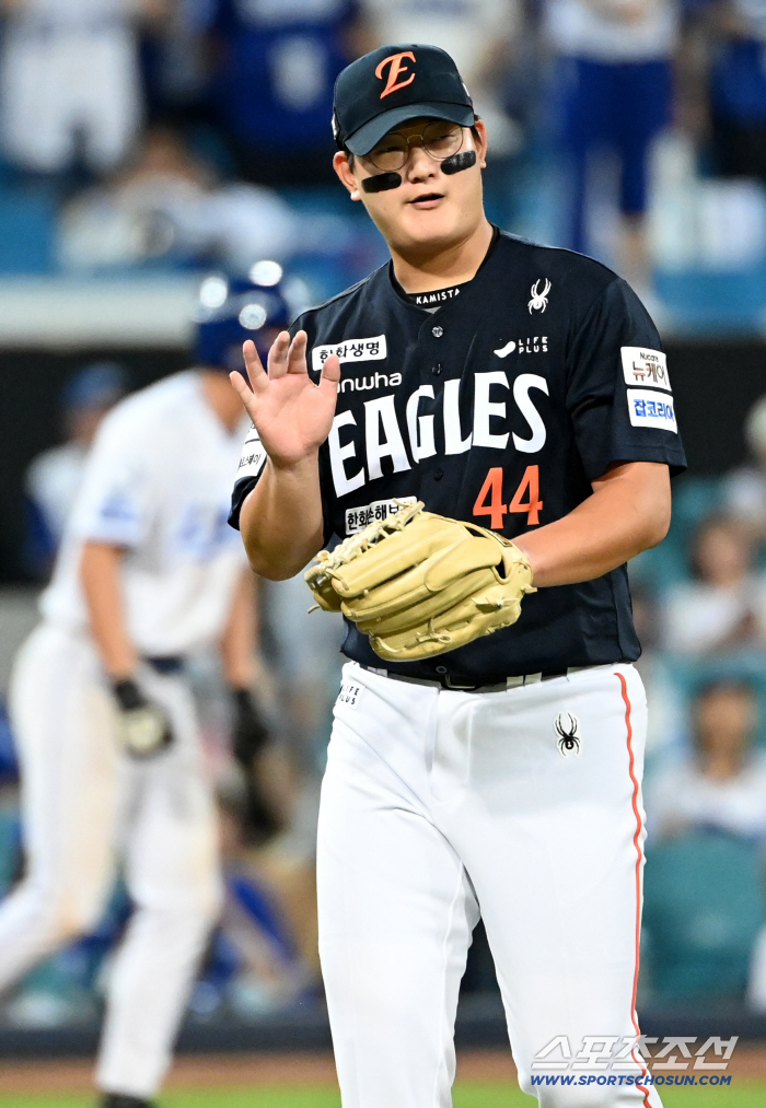 KKKKKKK Daejeon Prince's 159km demonstration of force in Daegu  concentration that penetrated the opponent's two mistakes, and even four double plays, Kim Seo-hyun's first 30SV of Hanwha right-handers, beat Hanwha Samsung and won three consecutive games (Daegu Review)