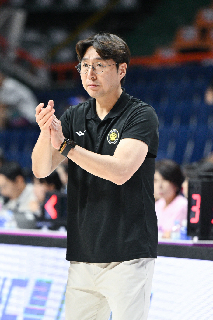  Only 8 members fought. Representative KB, beautiful challenge, losing to Fujitsu...Japan Reserves 3rd consecutive Championship