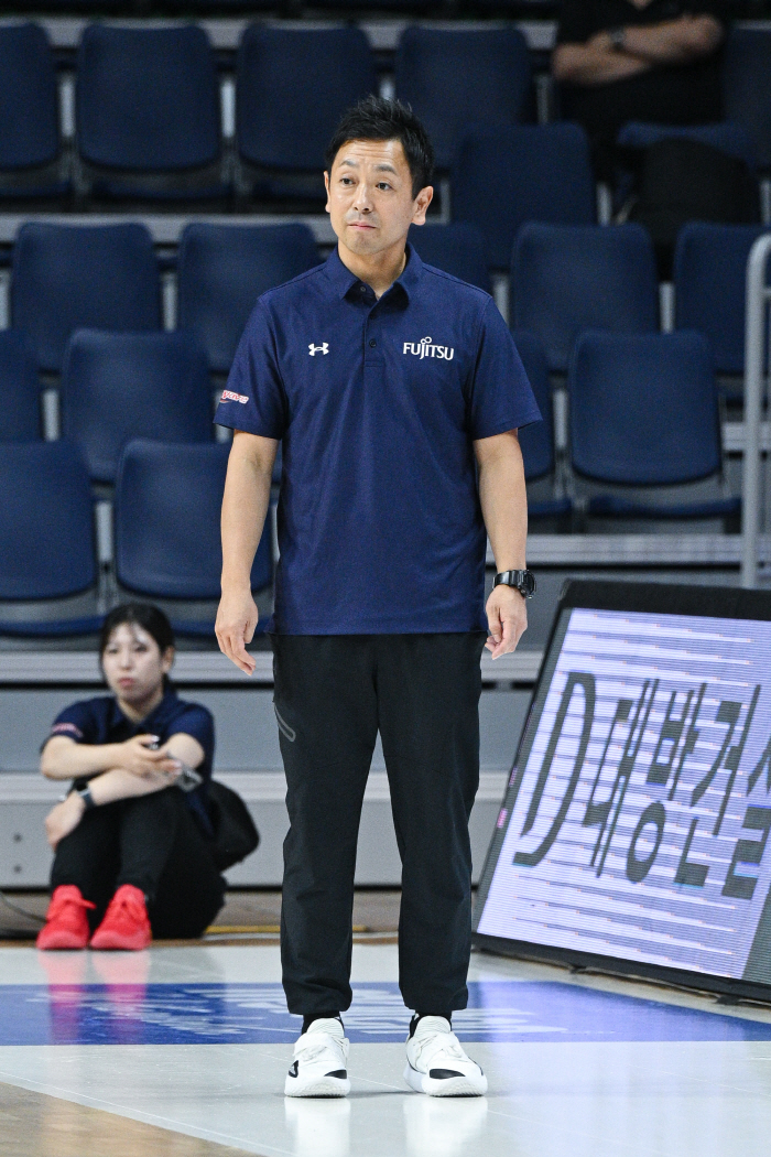  Only 8 members fought. Representative KB, beautiful challenge, losing to Fujitsu...Japan Reserves 3rd consecutive Championship