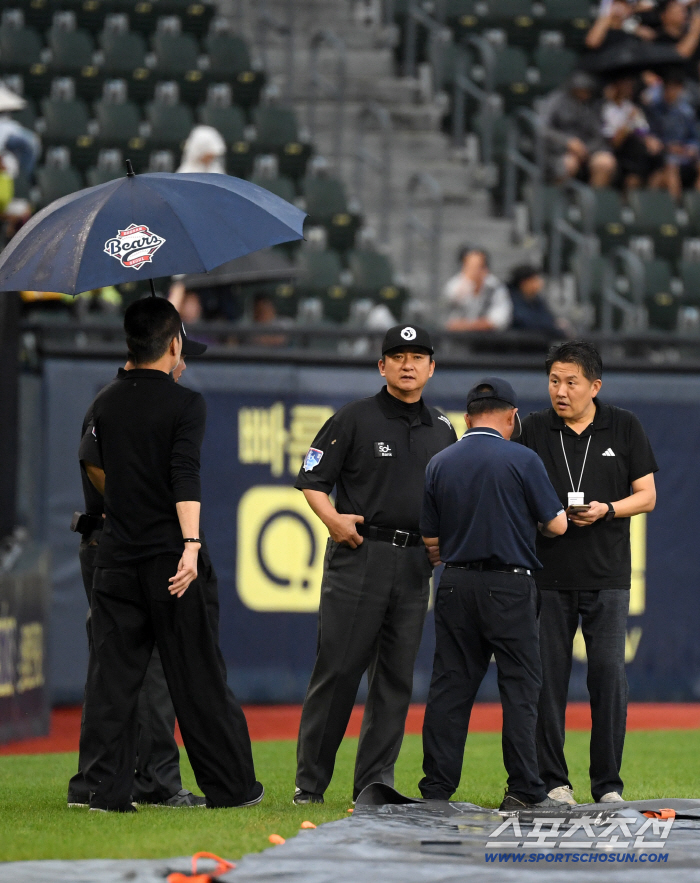  Gyeonggi Supervisor Han Yong-deok checks the status of Jamsil ground