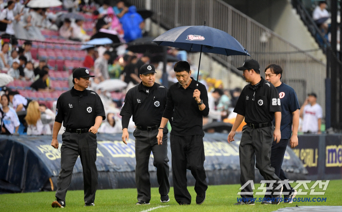  Gyeonggi Supervisor Han Yong-deok checks the status of Jamsil ground