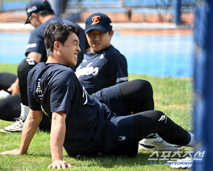  Hands, relax your legs