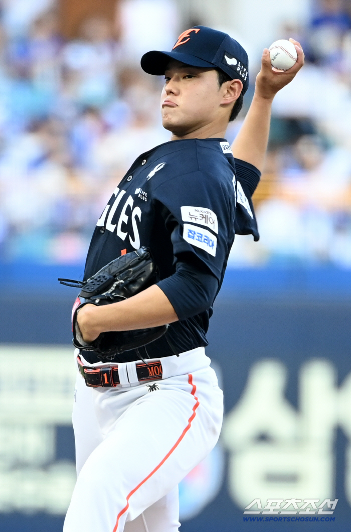  Hanwha starter Moon Dong-ju's hard throw
