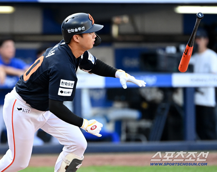  Lee Won-seok makes a timely RBI with no outs and bases loaded