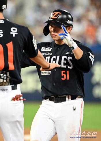  Moon Hyun-bin, a timely RBI hit, scored like a bolt out of the blue in the eighth inning!
