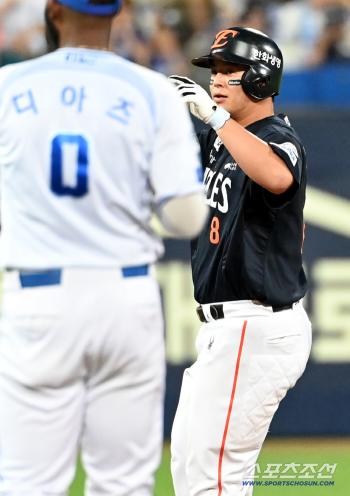  Roh Si-hwan, an RBI double, runs away by 3 points