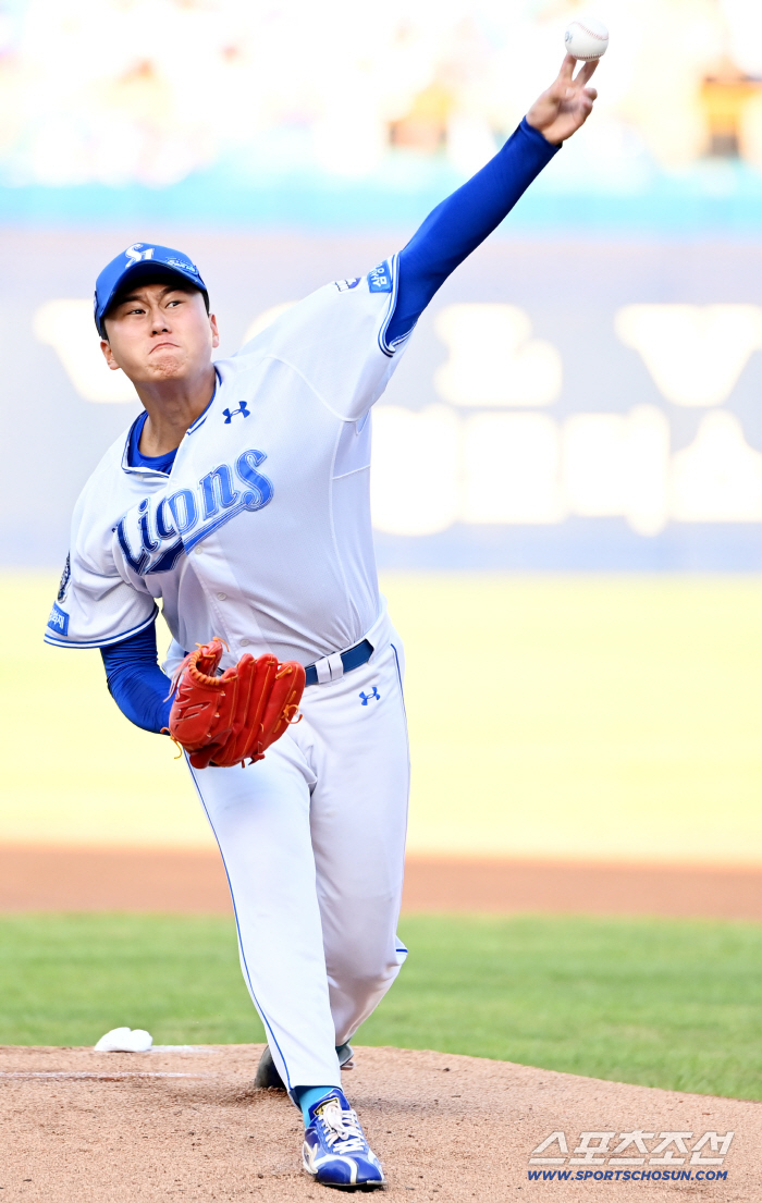  Samsung starter Lee Seung-hyun's hard pitching