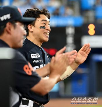 Son Ah-seop, Captain Chae Eun-sung's happy smile at the RBI