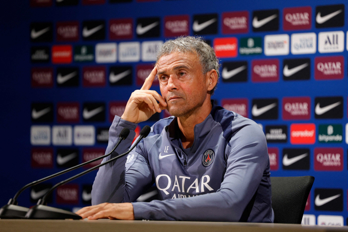 PSG coach Luis Enrique fractured collarbone in bike accident! scheduled for surgery