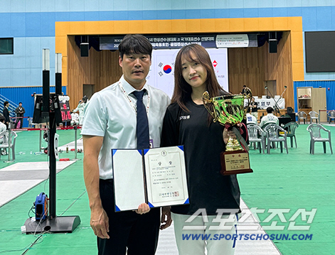 Shin Seong-min and Kim Chang-hwan won in 女, Gyeonggi-do! He's wearing the national flag