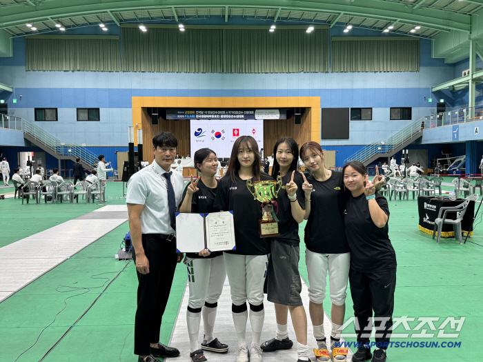 Shin Seong-min and Kim Chang-hwan won in 女, Gyeonggi-do! He's wearing the national flag