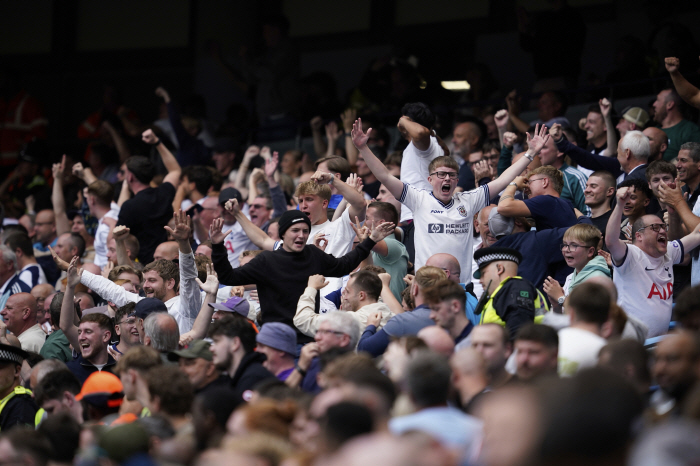 Tottenham fans must sincerely communicate with fans despite chairman Levi's resignation
