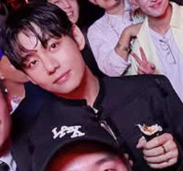BTS V Steals Spotlight at Paradise Art Night With Gimbap in Hand