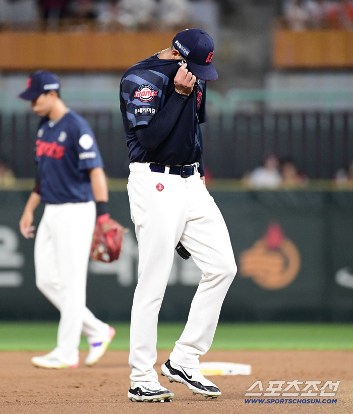 Why did Velazquez collapse? I think Kim Tae-hyung got the first step wrong and dried it. 