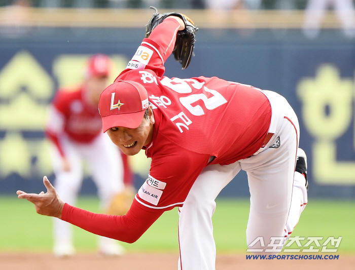 411 games 2302.2 innings. It was later than Hyunjong, but it was faster. Kim Kwang-hyun achieved 2,000 strikeouts. a new record for minimum innings in all-time games
