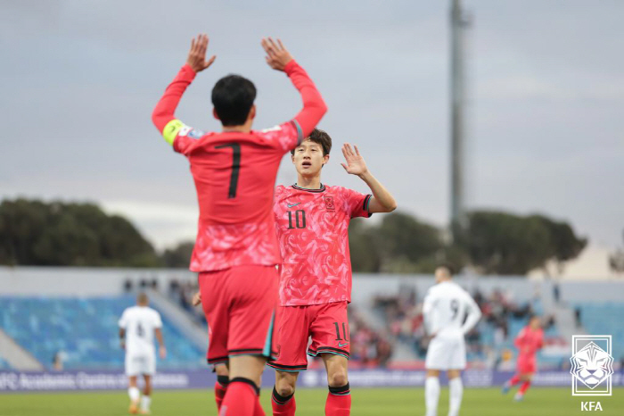 Son Heung-min, who gave Pochettino a disaster, scored one goal and helped one man show against the U.S....Lee Jae-sung of the same age and 92nd line