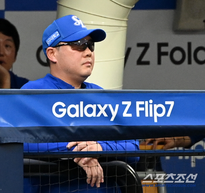 The butterfly effect caused by the unusual bitter sound of the second fielder's head coach and the subtle defensive mistakes of left and right Seung-hyun