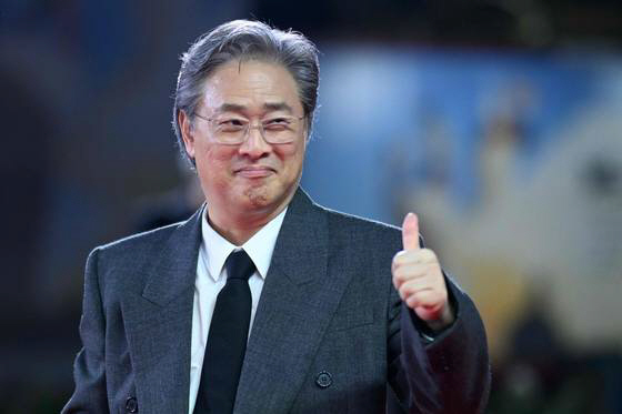 Director Park Chan-wook can't help it, Venice's Golden Lion failed...I feel like I already received a big award. 