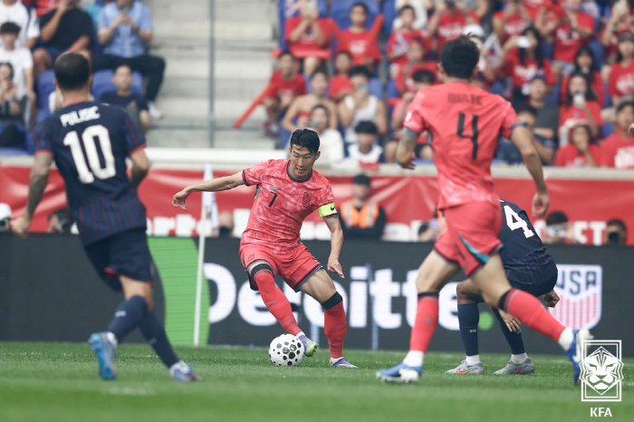  Son Heungmin is crazy! One goal, one assist, one man show → Lee Dong-kyung's additional goal...Post-Asian Hong Myung-bo leads 15th-ranked U.S. 20th in the first half