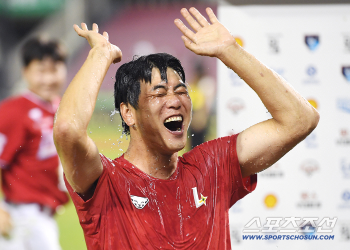 I got emotional. I think I'll remember it for the rest of my life. The reason 2000K was special to Kim Kwang Hyun 