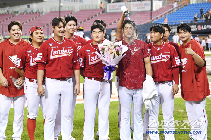 I got emotional. I think I'll remember it for the rest of my life. The reason 2000K was special to Kim Kwang Hyun 