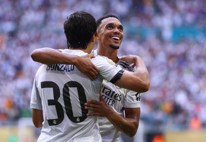 I left while being criticized... Liverpool traitor stigma → Real Madrid's bench, absurd timing SNS controversy after being eliminated from the national team