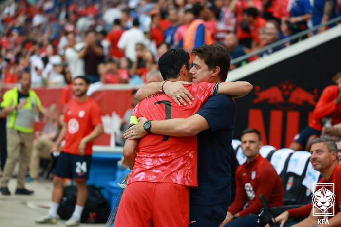 Sorry first A match reunion, 1 goal Pochettino 1 assist Son Heung-min for disaster...I didn't know if this was Korea or New York. The merciful Captain's smile
