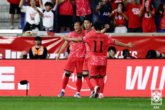 Sorry first A match reunion, 1 goal Pochettino 1 assist Son Heung-min for disaster...I didn't know if this was Korea or New York. The merciful Captain's smile