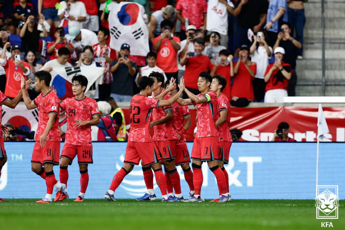 Sorry first A match reunion, 1 goal Pochettino 1 assist Son Heung-min for disaster...I didn't know if this was Korea or New York. The merciful Captain's smile