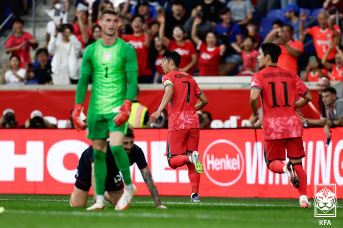 Sorry first A match reunion, 1 goal Pochettino 1 assist Son Heung-min for disaster...I didn't know if this was Korea or New York. The merciful Captain's smile