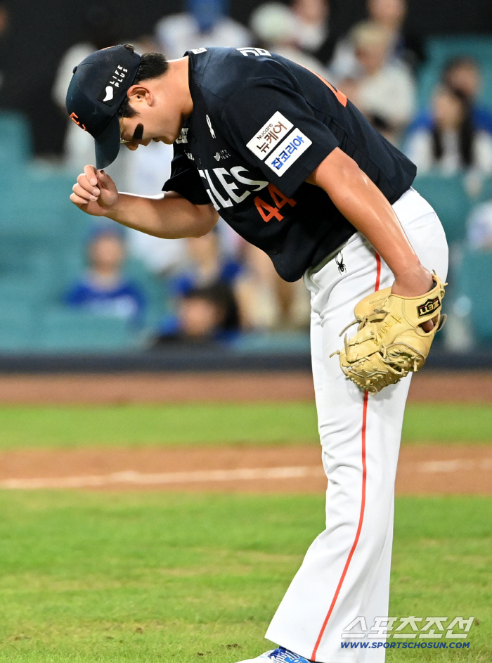 It's all thanks to you Hanwha right-hander Kim Seo-hyun's polite greeting, who first expressed his gratitude to the senior who was with him, 30 saves for the first time (Daegu site)