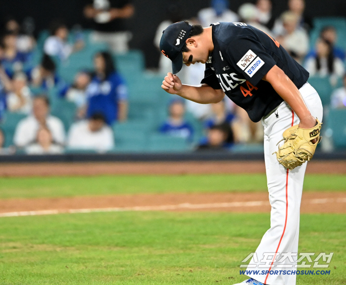 It's all thanks to you Hanwha right-hander Kim Seo-hyun's polite greeting, who first expressed his gratitude to the senior who was with him, 30 saves for the first time (Daegu site)
