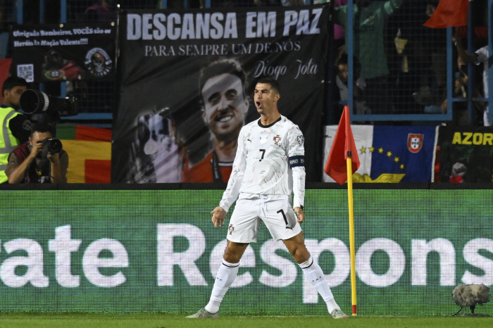 King soccer in Saudi Arabia? That's why CR7! 40 year old Ronaldo, multiple goals in the World Cup qualifying round! Portugal's big break